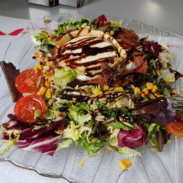 Ensalada Templada de Foie Y Queso de Cabra
