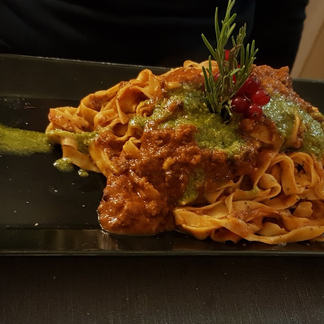 Tagliatelle Della Casa Al Ragù Di Lepre