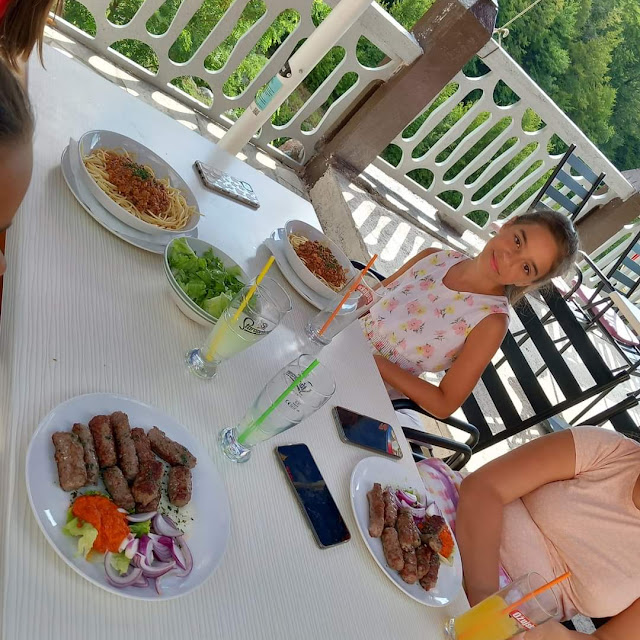 Peka Čevapi I Bolonjez