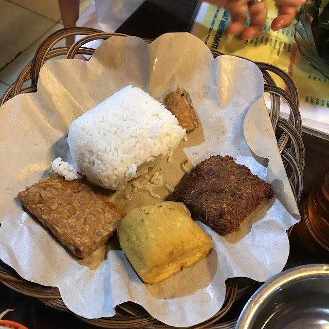 Nasi Putih Plus Tahu & Tempe Goreng