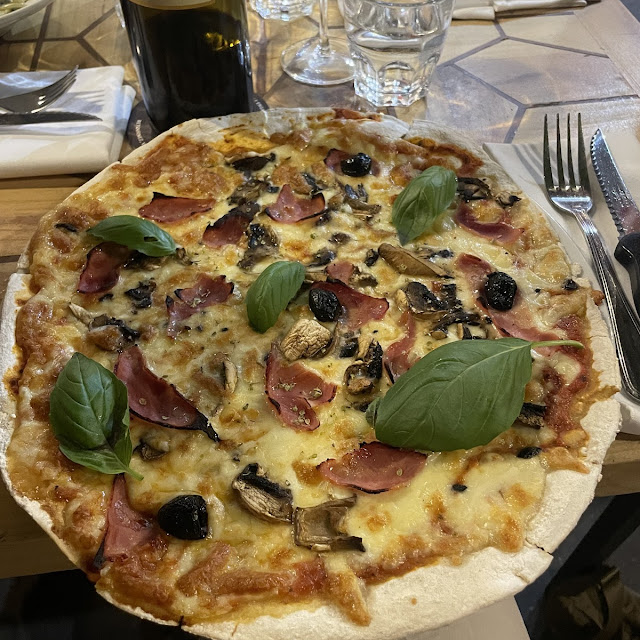 Pizza Royale Tomato Sauce Mozzarella Fior Di Latte White Ham Mushrooms