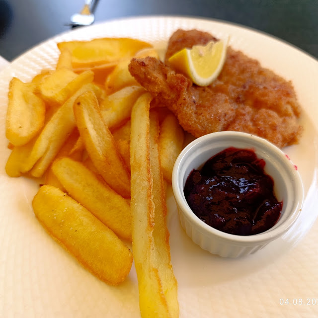 Kinder Wiener Mit Pommes