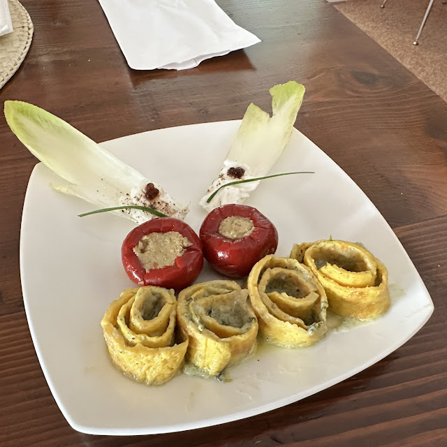 Antipasto Sfizioso Con Frittatina E Peperoncini Ripieni