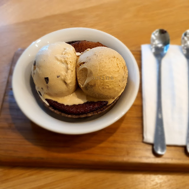 Half and Half Scoop with Cookie