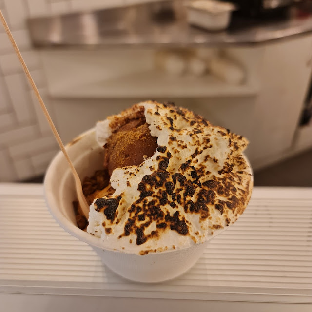 Ice Cream with Toasted Almond and Marshmallow
