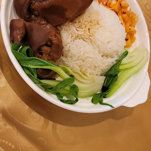 sauce braised pork feet meal 猪脚饭