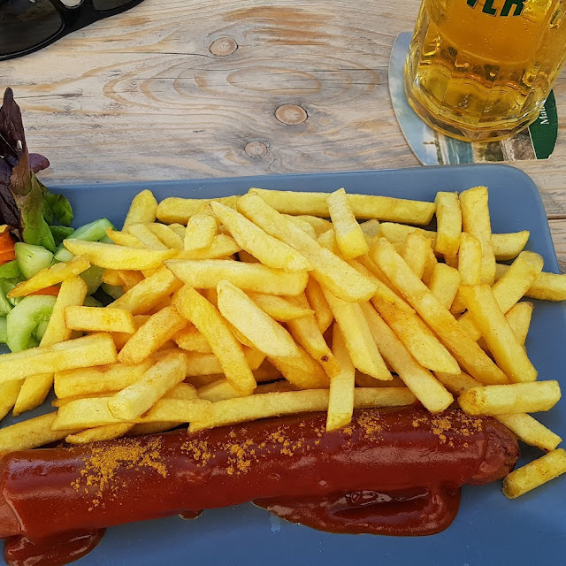 Currywurst Mit Pommes Frites