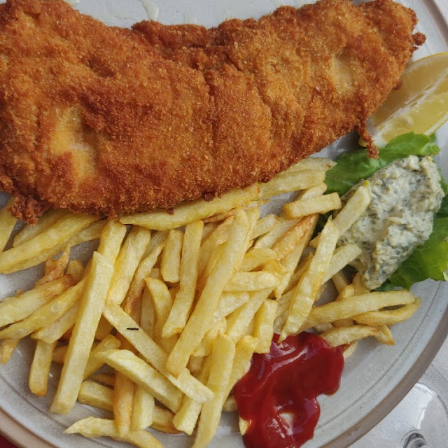Kalbsschnitzel Cordon Bleu Mit Pommes Frites