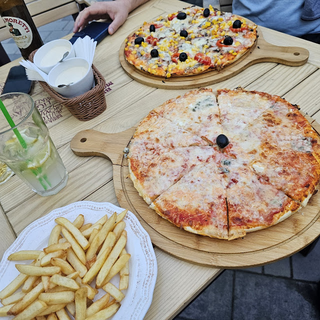 Quatro Formagi Pizza and Fries