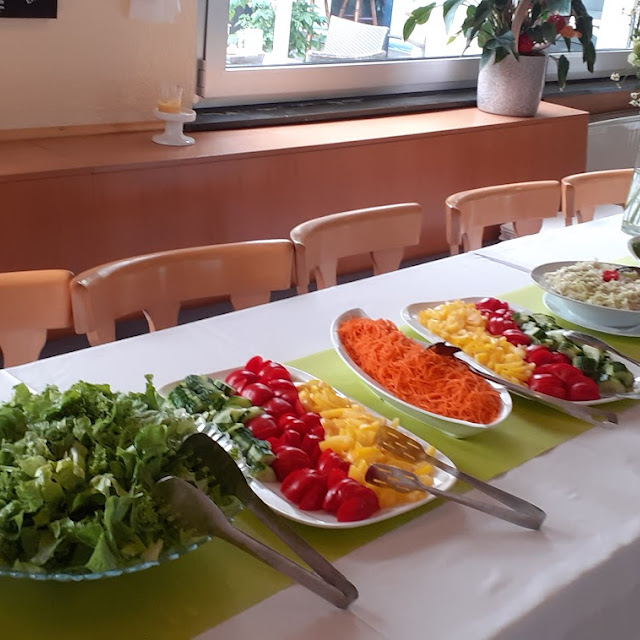 Aivar Gebackener Käse Und Gehackte Zwiebeln