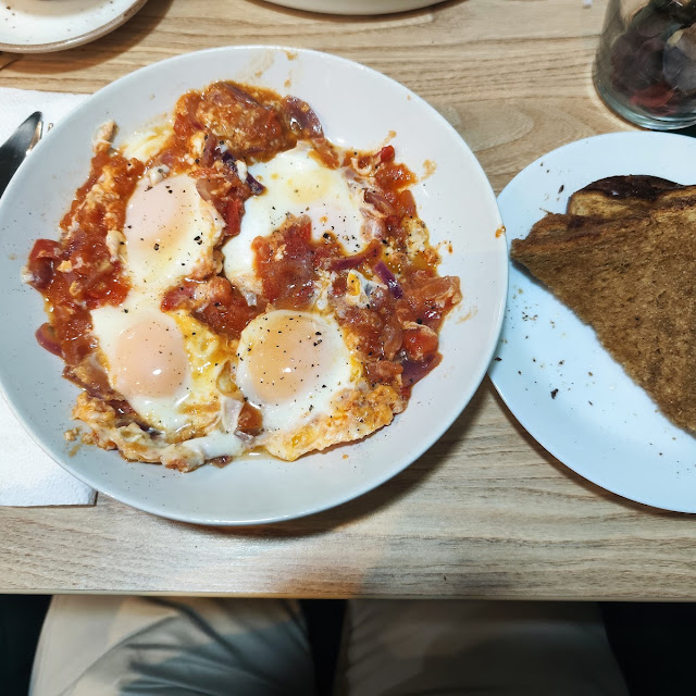 Shakshuka with Toasted Bread