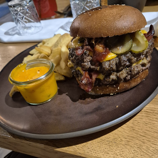 Doppel Cheese Bacon Burger