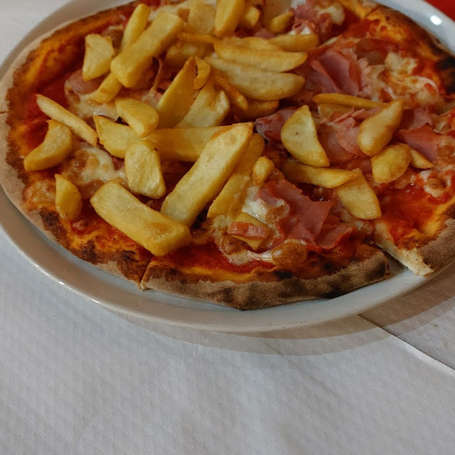 Pizza Wurstel E Patatine Fritte