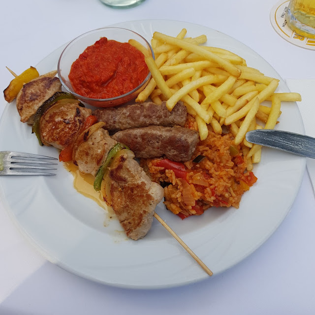 Rasnici Und Cevapcici