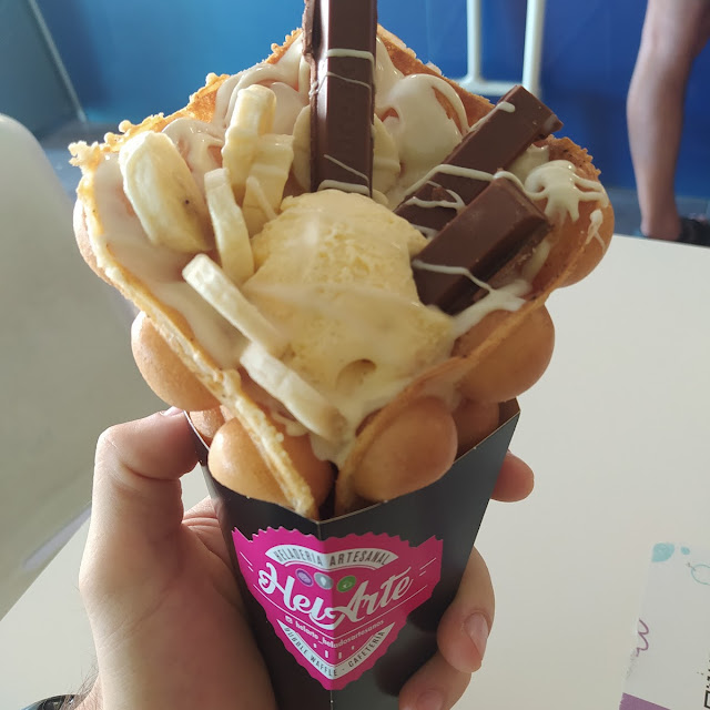 Bubble Waffle Regular Con Extra de Helado Y Extra Happy Hippo