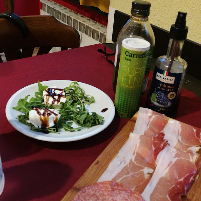 Tagliere Di Salumi E Tomini