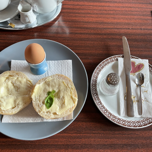 Weiches Ei & Buttersemmel