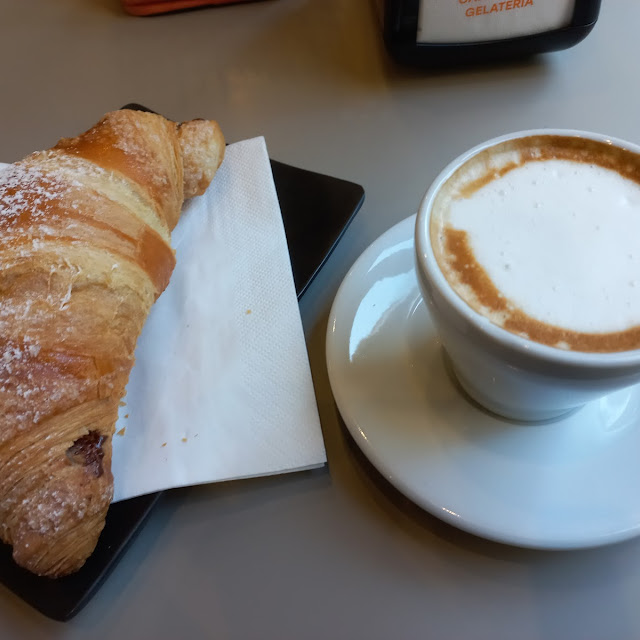 Brioche E Cappuccino