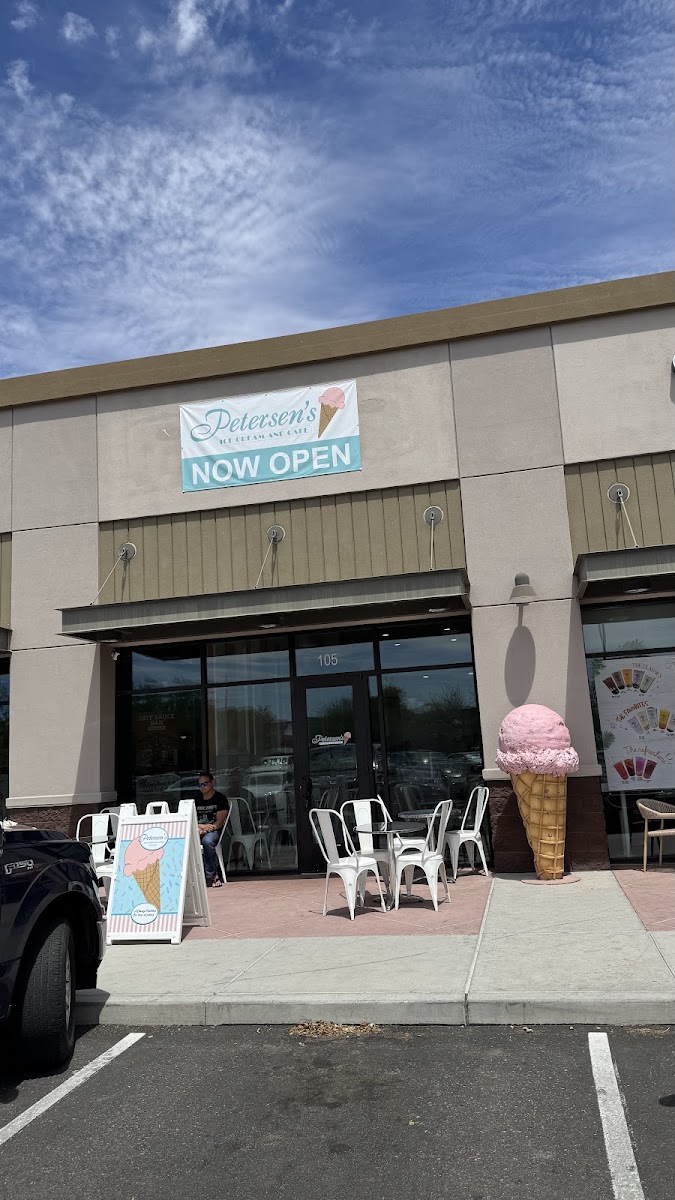Petersen's Ice Cream and Cafe