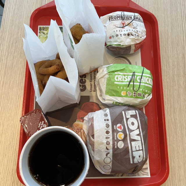 Chilli Cheese Nuggets Onion Rings Crispiy Chicken Burger Coke