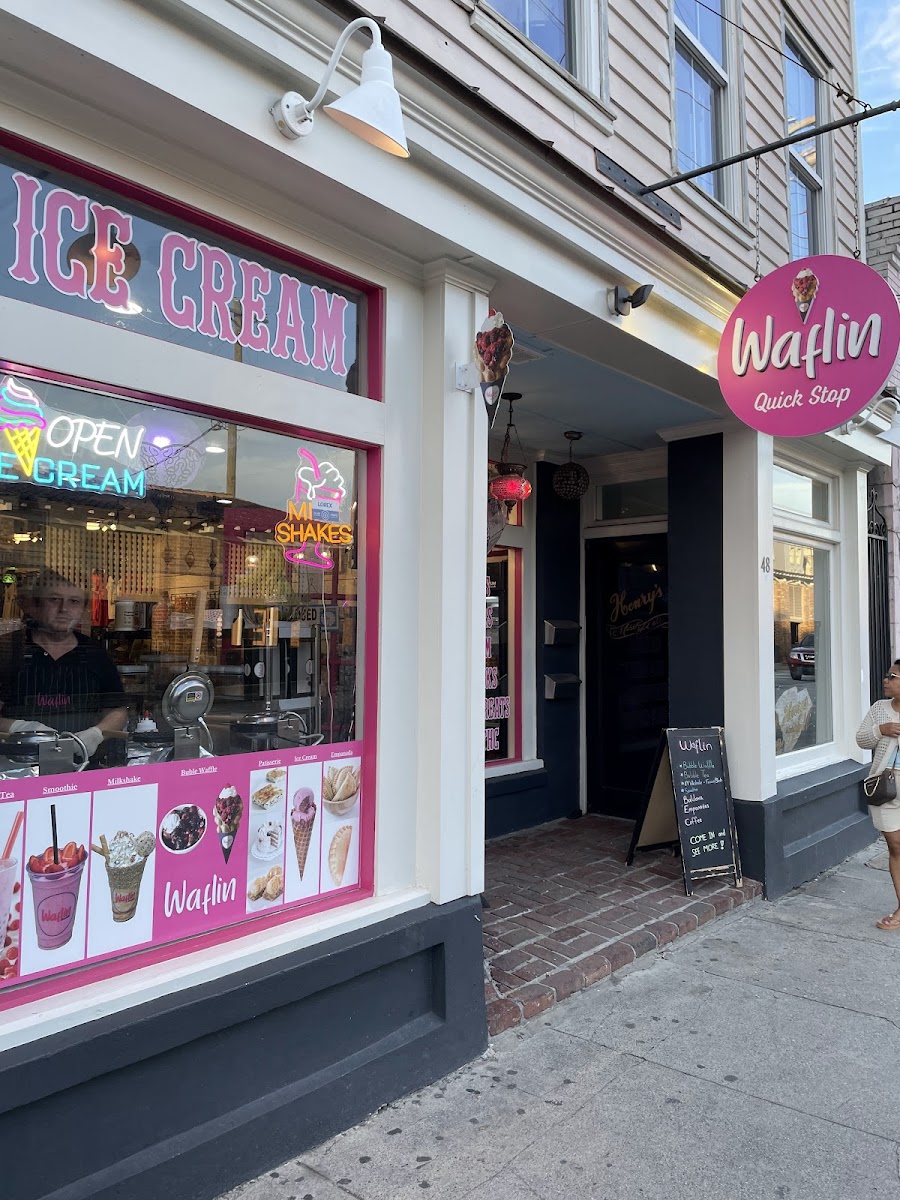 Waflin Coffee & Dessert