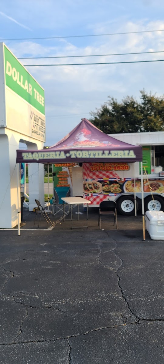 Los Primos Mobile Taqueria