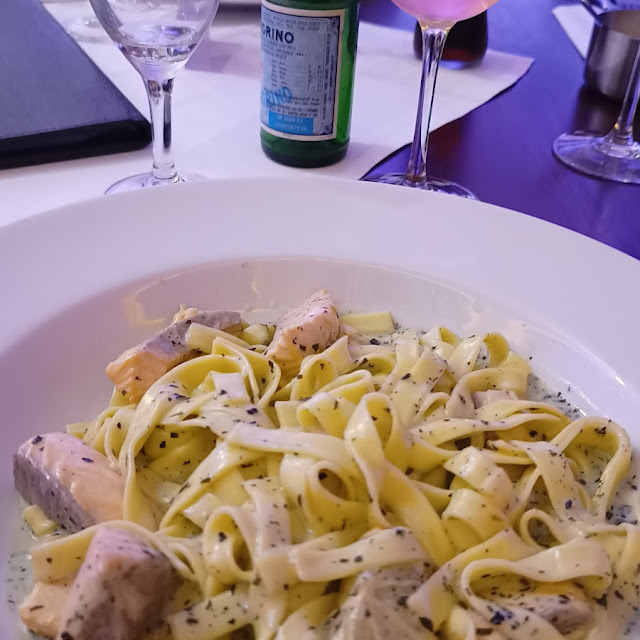 Bandnudeln Mit Lachs Und Zitronen-minz Soße