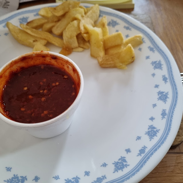 Chips with Chilly Sauce