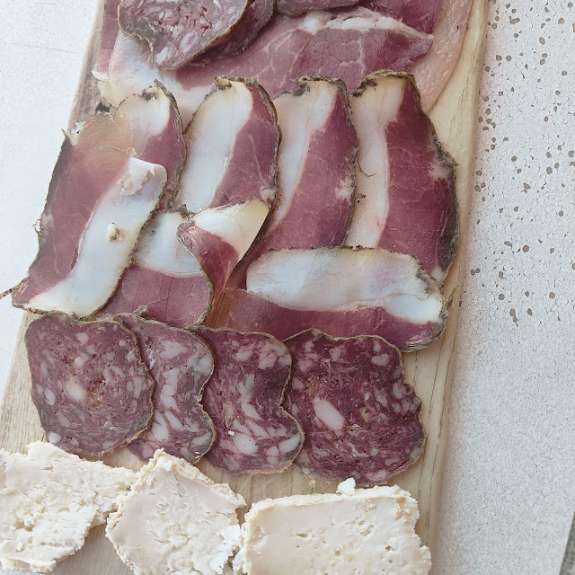 Tagliere Di Salumi E Formaggi