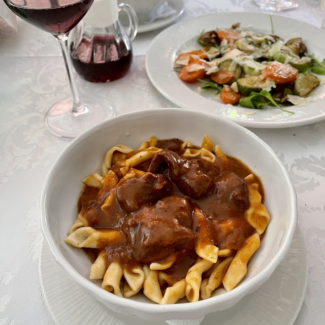 Fuzi Mit Gulasch