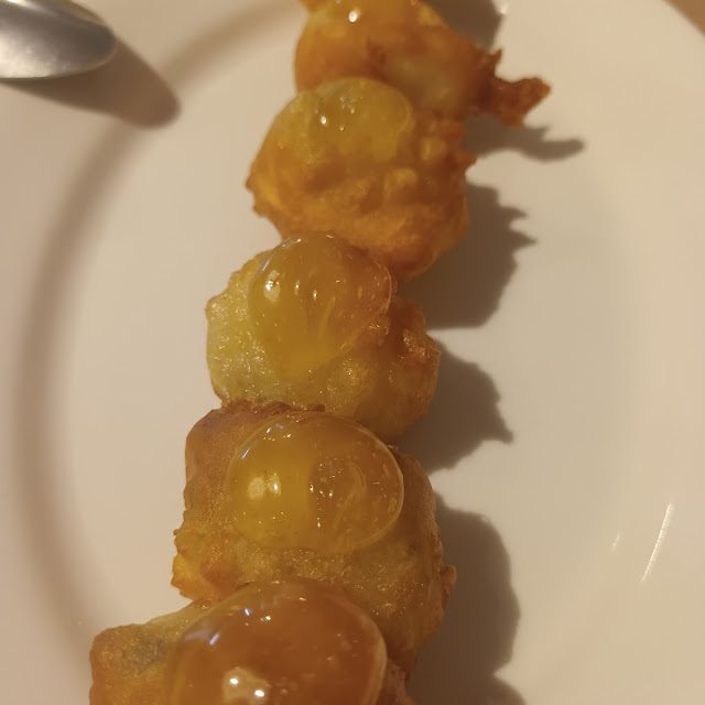 Bunyols De Bacallà Amb Mel