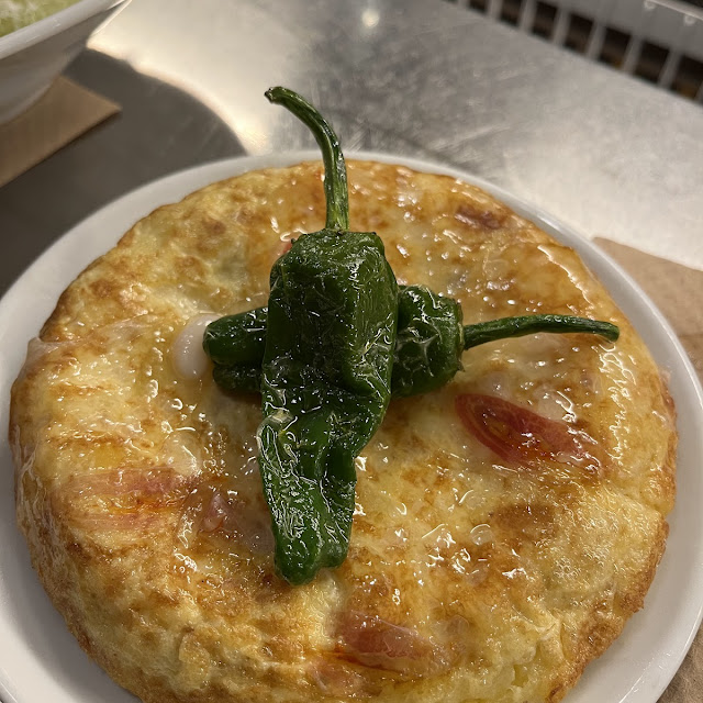 Tortilla de Patatas Con Pimientos de Padrón