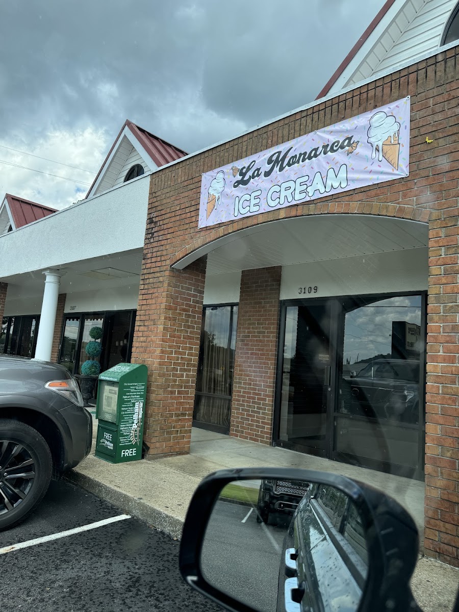 La Monarca Creamery & Snack Bar