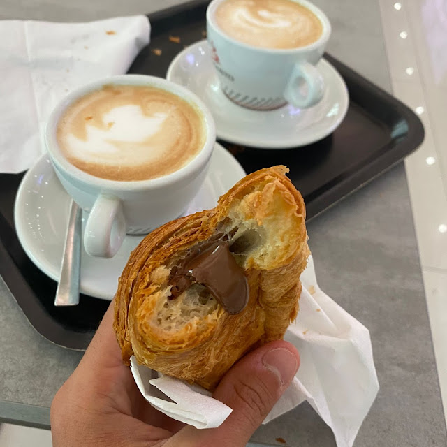 Croissant Au Chocolat