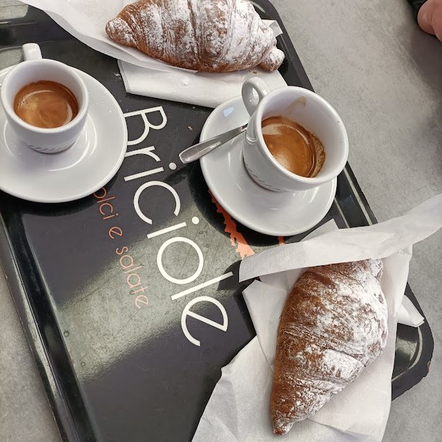 Caffè E Brioshe Alla Crema