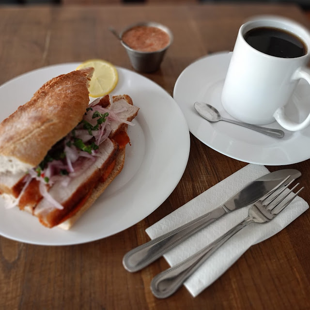 Pan Con Chicharrón Café