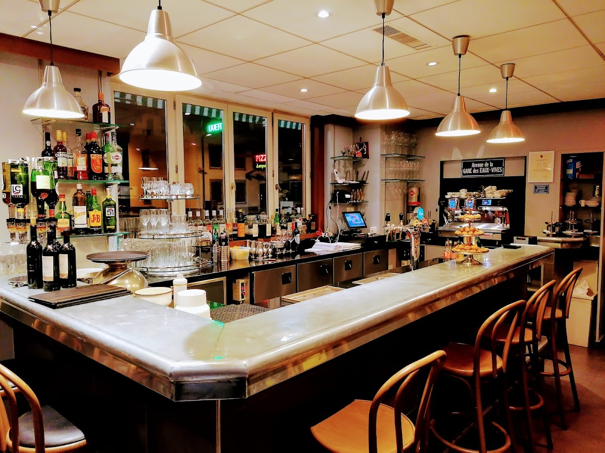 Cafe, Restaurant, Pizzeria La frontiere