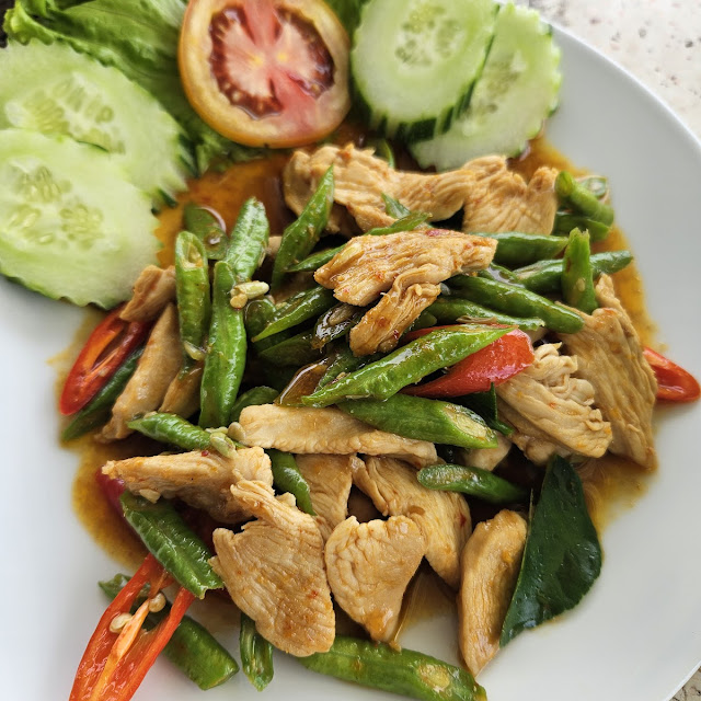 stir fried chicken พ