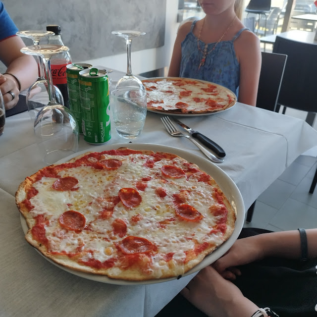 Pizza Salami Pikant