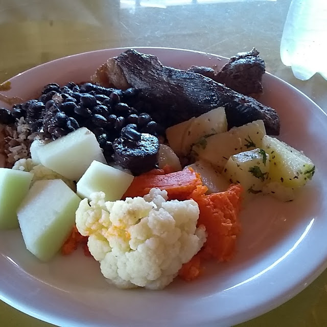 Self Service Feijoada Salada Arroz Integral Abóbora Batatas E Picanha