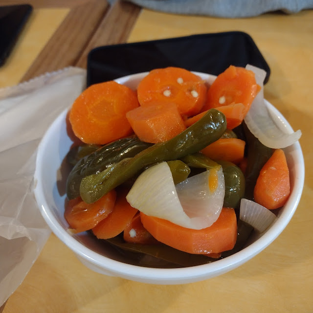 Zanahoria Con Cebollas Y Chiles Jalapeños Curtidos En Vinagre