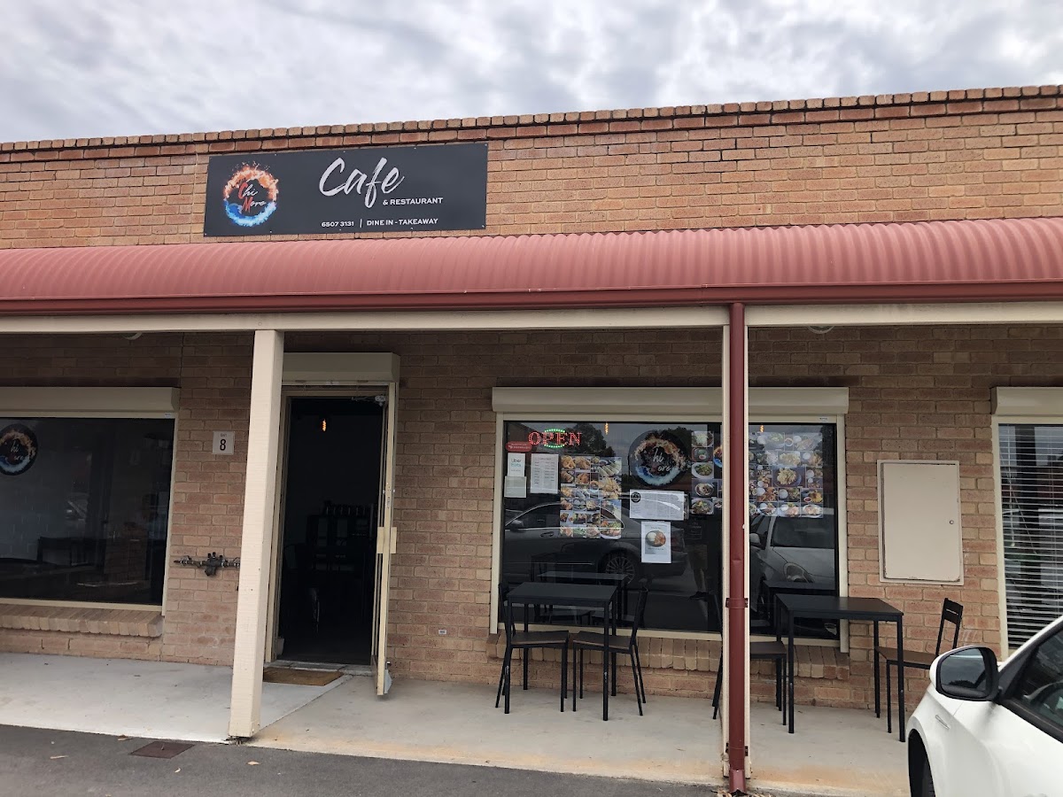 Chi More Cafe & Restaurant