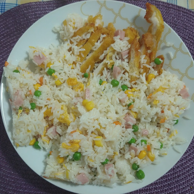 Arroz Frito Con Tiras de Pollo Crujiente