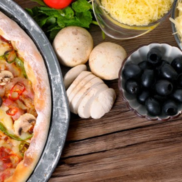 Seafood Pizza