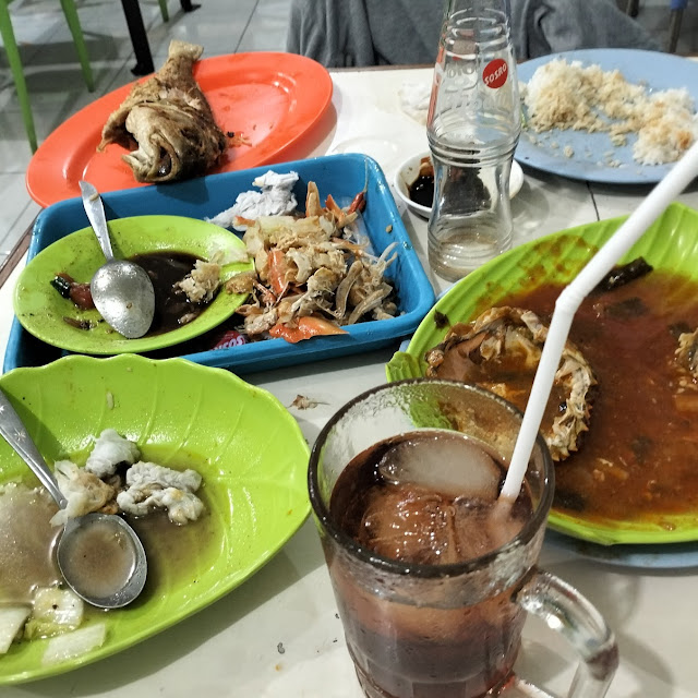 Kakap Goreng Kepiting Saus Tiram Cumi-Cumi Lada Hitam Capcai Es Teh Botol