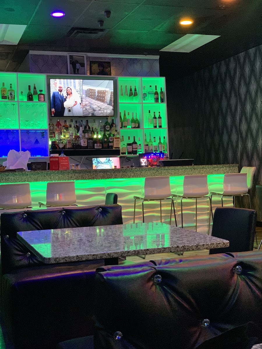 Flora's Restaurant & Sport Bar