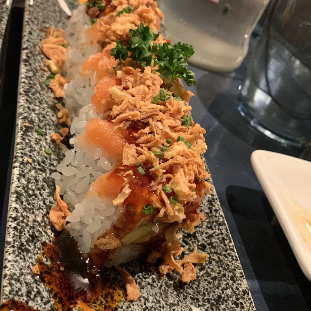 Uramaki Salmone E Cipolla Croccante