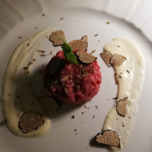 Tartara Di Fassona Con Tartufo E Crema Di Gorgonzola