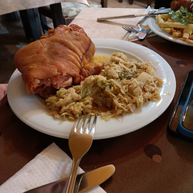 Ciolan De Porc Cu Varză Călită