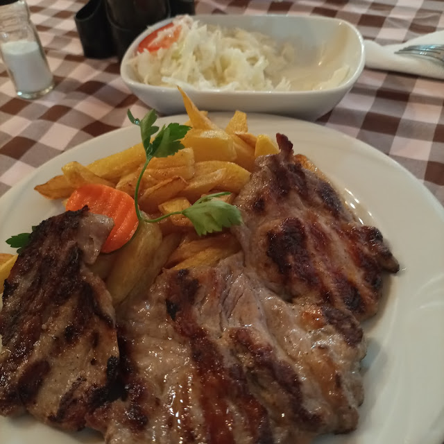 Ceafa La Grătar Cu Cartofi Prăjiți